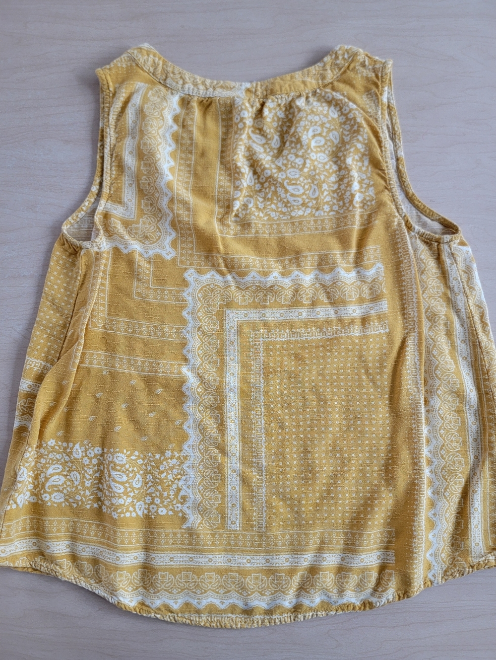 Knox Rose Lightweight Yellow Bandana Print Sleeveless Top X-Small - Picture 3 of 3